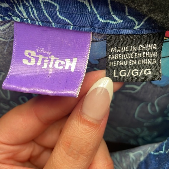Lilo and stitch button down mens - Picture 2 of 2